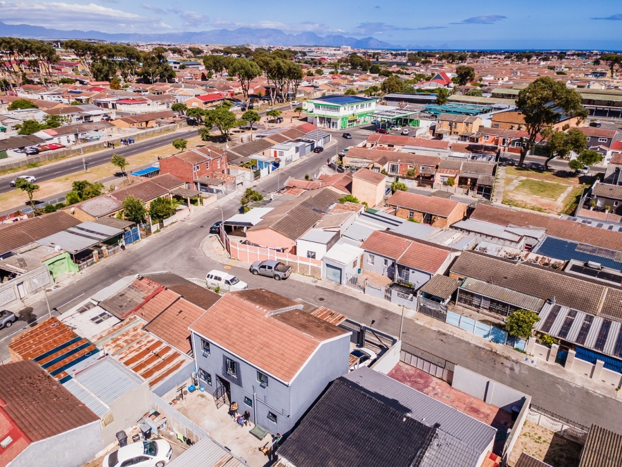 5 Bedroom Property for Sale in Lentegeur Western Cape